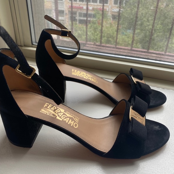 Salvatore Ferragamo Gavin Black Suede Block Heel Sandal Italy Logo Bow - Picture 5 of 8